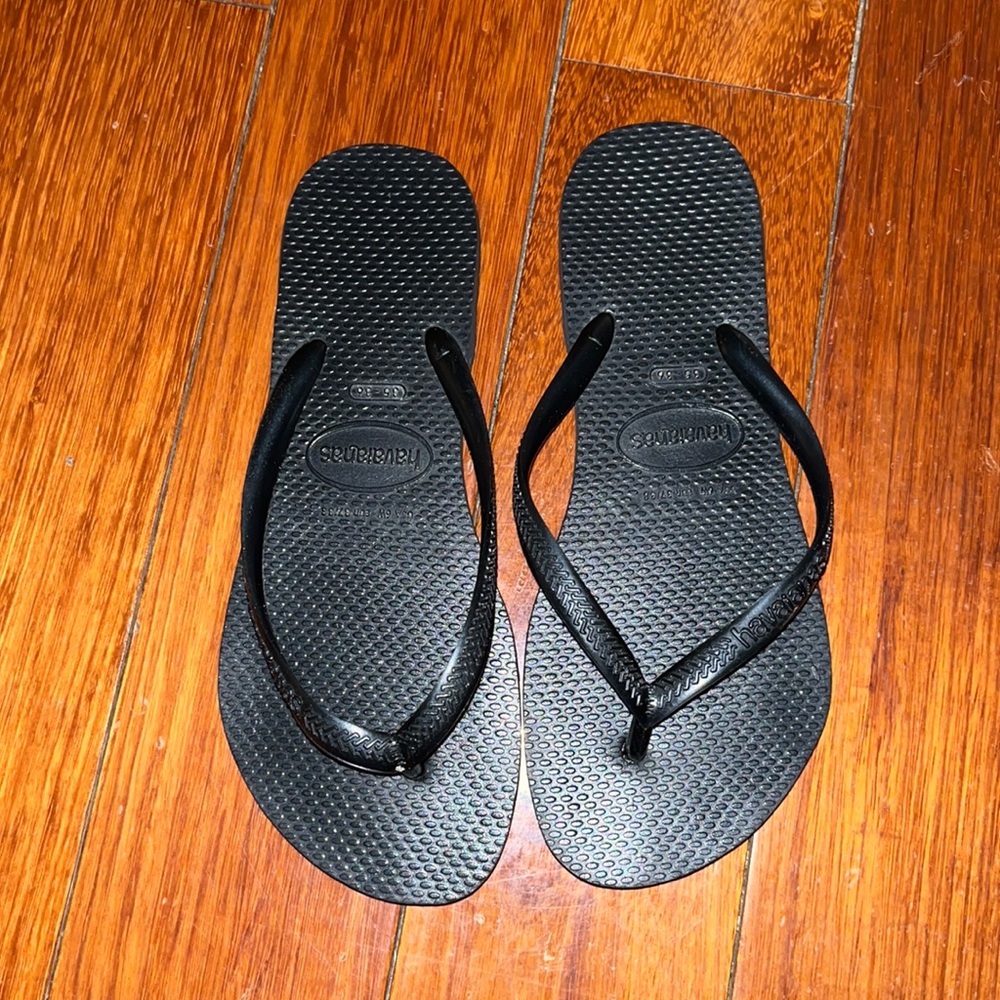 Havaianas flip flops size 6